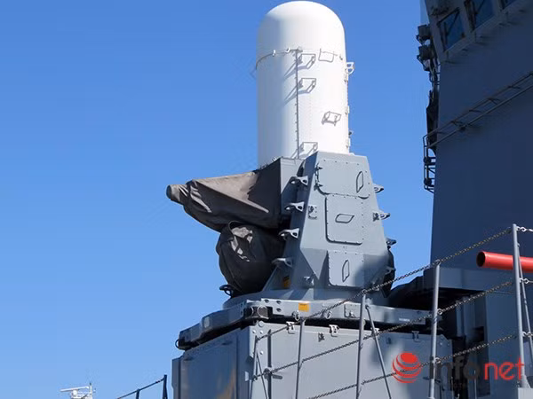 Hệ thống pháo trên tàu JSDS Shimokita (LST-4002)