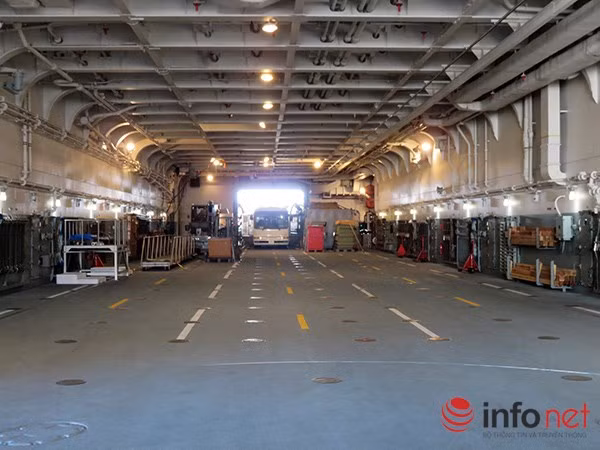 Tầng hầm này có khả năng chở cả xe tăng, xe bọc thép.