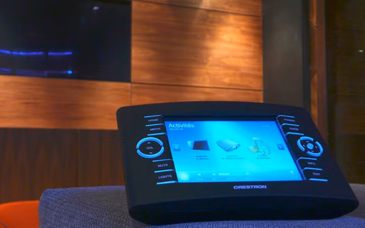 Dịch vụ hệ thống an ninh để kiểm soát các thiết bị điện tử, từ việc điều chỉnh nhiệt độ, hệ thống cảnh báo đến các thiết bị di động cầm tay…