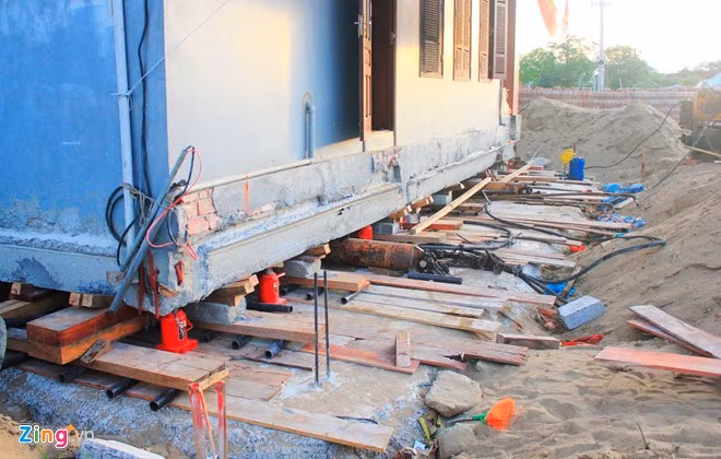 Ngày thứ 6, căn biệt thự chỉ còn cách đích mới khoảng 1 m.