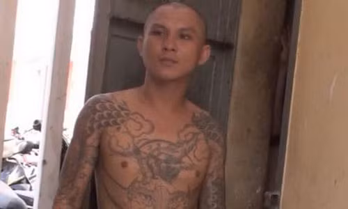 Trên người Thảo "ma" chằng chịt hình xăm.