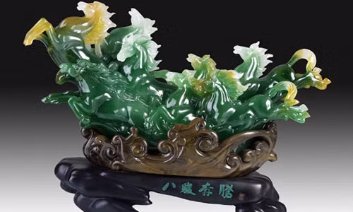 Dat vat nay tren ban lam viec, thang quan tien chuc am am