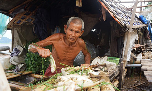 Lũ về khiến cá chết hàng loạt trên sông Mã. Ảnh: Nguyễn Dương.