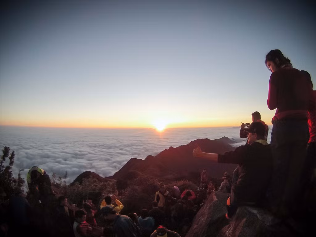 Ngắm bình minh ở nơi cao nhất 3 nước Đông Dương - Việt Nam, Lào, Campuchia là trải nghiệm tuyệt vời nhất cuộc đời tôi, cho tới thời điểm này - 23 tuổi.