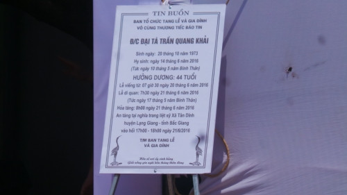 Chiều nay 20/6, linh cữu Đại tá, phi công Trần Quang Khải sẽ được đưa về với gia đình. Từ đầu giờ chiều, người thân và các đồng đội đã tiến hành các công tác chuẩn bị đón anh về với gia đình ở phố Giỏ (Tân Văn 2 - Tân Dĩnh - Lạng Giang - Bắc Giang).