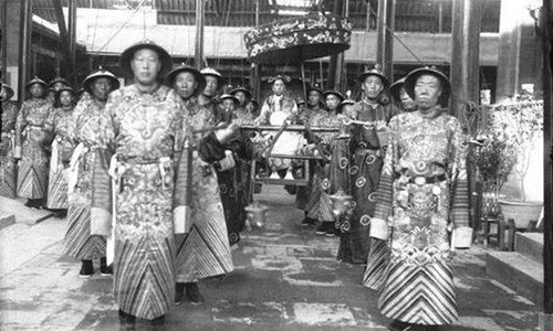 Ven man bi an cai chet tuc tuoi, khong toan thay cua hoan quan