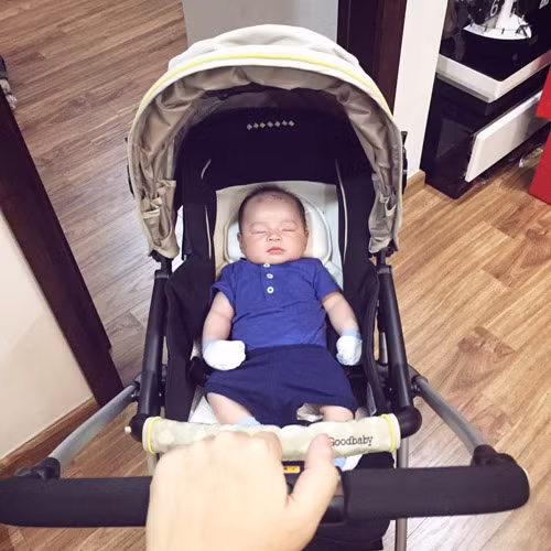 Tuy vậy, được mang thai và sinh con là niềm hạnh phúc lớn của nữ DJ Hà thành. Cô tin tưởng, với tình yêu lớn dành cho con, cô sẽ vượt qua được mọi lo lắng để hoàn thành tốt thiên chức làm mẹ. Sự xuất hiện của cậu con trai nhỏ khiến cuộc sống của cặp vợ chồng trẻ hoàn toàn thay đổi. Trước đây, DJ Tít và ông xã thường cùng nhau đi ăn tối, đi dạo, xem phim vào các ngày nghỉ nhưng hiện tại, quỹ thời gian đó đổ dồn vào việc chăm sóc con.