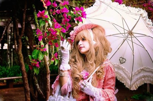 Nu sinh bo ca dong tien de song nhu bup be