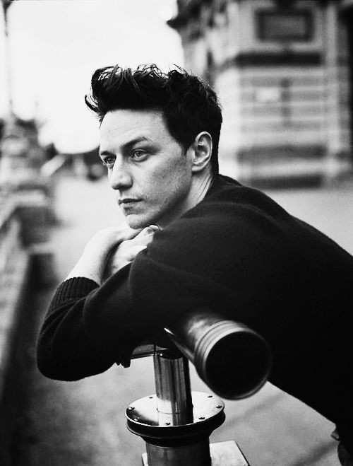 4. Ireland Đàn ông ở đất nước Ireland thường có vẻ đàn ông rất cuốn hút, thậm chí còn hơi hoang dã. Những chàng “trai hư” với đôi mắt xanh phiêu diêu và khuôn mặt lạnh lùng này thường “hạ gục” phụ nữ một cách dễ dàng.