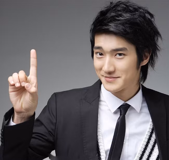 8. Hàn Quốc Đàn ông Hàn Quốc được biết đến như là mẫu người tinh tế, yêu gia đình và biết chăm sóc cho bản thân cũng như người khác. Hầu hết những bộ phim hay nhóm nhạc nam Hàn Quốc đều có vẻ đẹp quyến rũ, với gương mặt cân đối đến hoàn hảo và thân hình tuyệt vời.