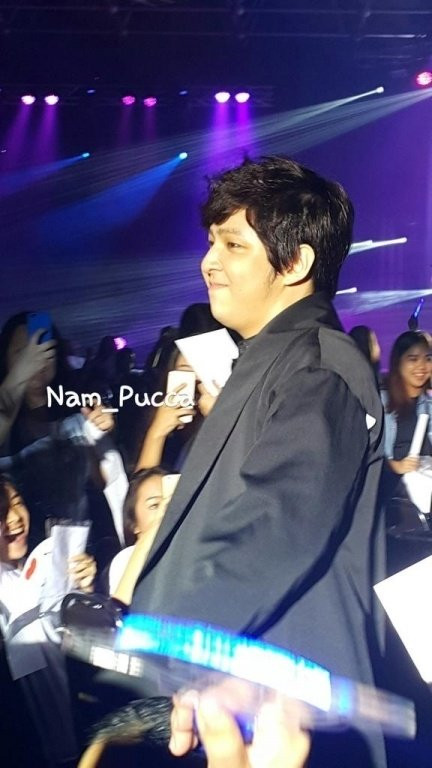 Tháng 11 năm ngoái, hình ảnh của cựu thành viên Super Junior Kim Ki Bum được lan truyền trên mạng gây sốc với fan. Gương mặt nhỏ nhắn ngày nào của Ki Bum thay đổi hoàn toàn. Anh lộ dấu hiệu tuổi tác, chiếc cằm ngấn mỡ và da mặt có phần bị sưng vù. Mặc dù đây là sự kiện fan meeting của Ki Bum nhưng anh đã khiến fan thất vọng vì sự xuống sắc của mình.