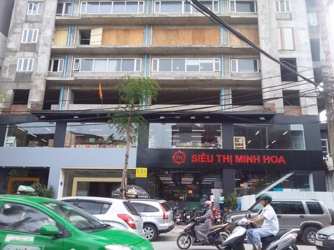 Sở Xây dựng cũng kiến nghị với UBND TP Hà Nội thu hồi chứng nhận đầu tư hoặc thay đổi chủ đầu tư thực hiện dự án để các dự án được tiếp tục triển khai, do chủ đầu tư cũ đã không còn khả năng hoàn thiện công trình.