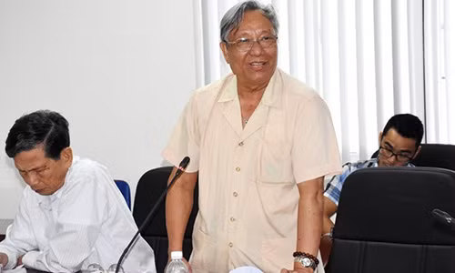 Ông Trân trần tình về sự việc. Ảnh: Đoàn Nguyên.