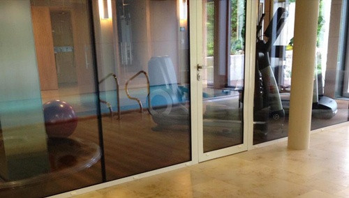 Trong căn biệt thự của Thu Minh được bố trí hiện đại và có cả bể bơi, bể sục trong nhà.