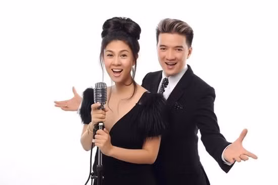 Kim Thư sở hữu một giọng hát khá tốt, cùng ngoại hình sáng sân khấu và lại có mẹ là một ca sĩ, rất nhiều người đã khuyên cô nên theo đuổi con đường ca hát. Tuy nhiên nhìn lại chặng đường mà diễn viên Kim Thư đã đi, có lẽ cái duyên nghệ thuật của cô chỉ dừng lại ở diễn xuất mà thôi.