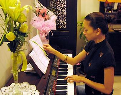 Khác biệt hoàn toàn với Ngô Mỹ Uyên và Hà Kiều Anh, căn nhà của tài tử siêu mẫu Ngô Thanh Vân lại khiến người ta choáng ngợp bởi chất thiền được hoạch định trong phong cách trang trí nội thất. Một không gian nhà ở mang đậm nét tâm linh, rất khó để có thể diễn tả. Mà cũng khó để mỏi mệt hoặc muộn phiền nếu được sống trong một căn nhà đậm chất thiền đến vậy.