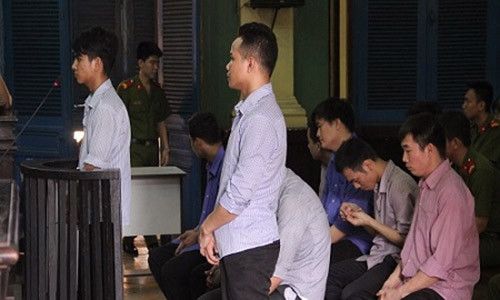 Các bị cáo Tiền và Thảo không nhận tội giết người (Ảnh: Dân Trí).