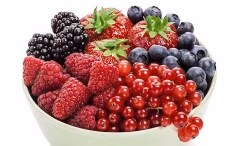 Thực tế trong nghiên cứu và dân gian đã kết luận da tốt dựa trên một nguồn cung cấp đầy đủ các chất dinh dưỡng thiết yếu, một số nghiên cứu chỉ ra rằng có thể trì hoãn sự lão hóa và cải thiện tình trạng da bằng cách cải thiện chế độ ăn uống của bạn. 