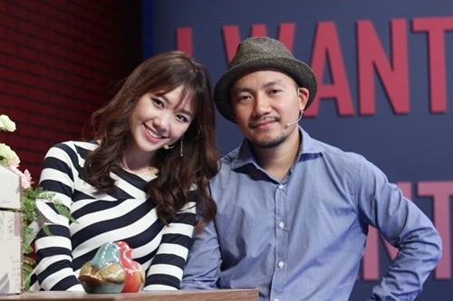 Sau khi chuyện tình Hari Won và Trấn Thành bị phanh phui, cái tên Tiến Đạt được mọi người nhắc đến nhiều hơn vì anh và Hari đã có 9 năm mặn nồng bên nhau. Tuy vậy, Tiến Đạt cũng thẳng thắn bênh vực Hari Won, mong khán giả có cái nhìn thiện cảm hơn với chuyện tình mới của cô nàng.