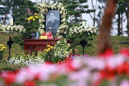 Ngày 15/3, người hâm mộ tiếc thương nhạc sĩ Thanh Tùng, “cây đa cây đề”, người đặt nền móng vững chắc cho nhạc nhẹ Việt Nam tìm về với đất mẹ. Giới nghệ sĩ khóc thương ông, công chúng thương tiếc ông. Ký ức ông vẫn hiện hữu trong lòng người hâm mộ với những ca khúc còn mãi với thời gian: Giọt nắng bên thềm, Lối cũ ta về, Lời tỏ tình mùa xuân, Hoa tím ngoài sân...