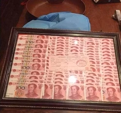 Chỉ tính riêng mỗi một món trong số này cũng đủ để khiến mọi người phải ghen tị "đỏ mắt". Chính vì vậy, để lấy được một "cô dâu vàng" như thế này, nhà trai đương nhiên cũng phải có đủ tài, đủ lực.