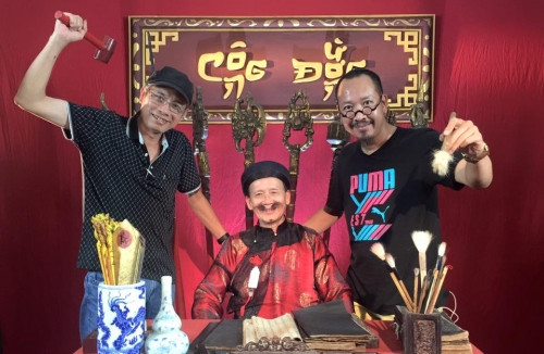 Đạo diễn phim Quan trường, Trường quan kể tiếp: “Sau khi nghe điện thoại, tôi đến thăm nghệ sĩ Phạm Bằng tại nhà riêng trên phố Hàng Giày, chú ấy đang ở cùng con trai ở đấy. nghệ sĩ Phạm Bằng nằm trong phòng riêng, phía ngoài cửa có hai người cháu đứng trông, thấy tôi vào, người cháu phải chạy vào phòng bảo: Ông ơi, có Đạo diễn Phạm Đông Hồng đến thăm, ông có cho vào không ạ? Khi được sự đồng ý của chú ấy, người cháu kia mới dẫn tôi vào thăm. Chú cẩn thận như vậy vì không muốn nhiều người biết bệnh tình của mình, chú bảo, chú ốm cũng xoàng xoàng thôi, chú bảo tôi là chú bị viêm gan, thận nên yếu hơn trước, bác sĩ cũng bảo chú nên tĩnh dưỡng một thời gian, hạn chế đi lại”.