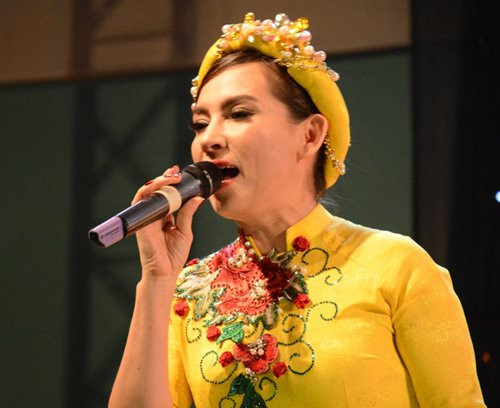 Chop khoanh khac tinh tu cua Phi Nhung va Che Linh-Hinh-4