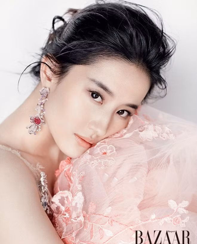 Lưu Diệc Phi - thần tiên tỷ tỷ - bị rớt hạng với vị trí cuối cùng trong Top.