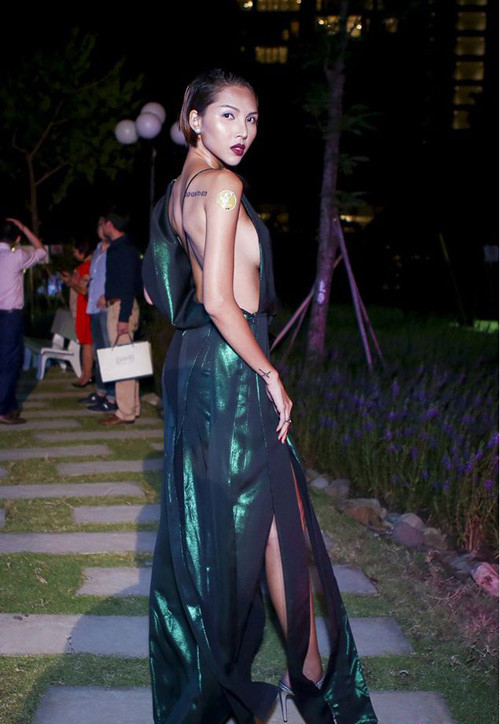 Sở hữu những số đo hoàn hảo với chiều cao 1m76 cùng số đo ba vòng 80-62-87, không khó hiểu khi chân dài Minh Triệu luôn ưa thích phong cách thời trang gợi cảm.