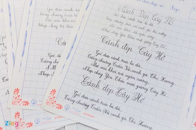 Khoá học được tổ chức vào các ngày cuối tuần. Trong buổi đầu tiên, học viên sẽ chép một bài theo mẫu để giáo viên khảo sát trình độ. Kết thúc, người học sẽ chép lại bài này để đối chiếu và nếu đạt yêu cầu sẽ được trung tâm cấp chứng chỉ.