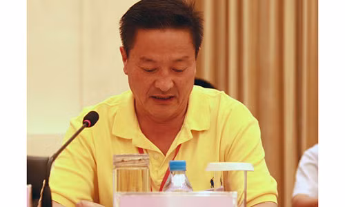 Cuoc song be tha, thac loan cua lanh dao toa an TQ