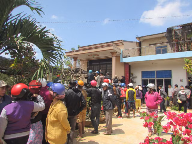 Nghi an chong giet vo roi tu sat: Do mau thuan?