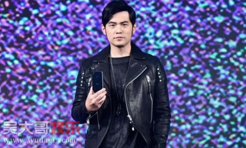 Châu Kiệt Luân làm gương mặt đại diện cho một hãng điện thoại di động.