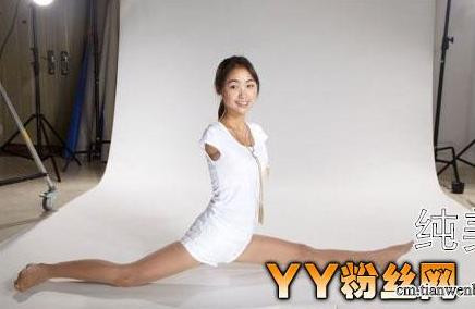 Cuối cùng Dương đến Trường Sa, tỉnh Hồ Nam và làm công việc bán báo, mỗi ngày cô kiếm được khoảng 10 - 20 NDT (35.000 - 70.000 đồng). Sau đó không lâu, em trai cô ở quê bắt đầu đi học, vì bán báo không kiếm được nhiều nên cô quyết định chuyển sang nghề... ăn xin tại ga tàu ở Trường Sa.