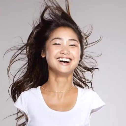 Dương Bội được đông đảo người hâm mộ Trung Quốc gọi là "nữ thần vạn người mê" hay "Nữ thần Venus phương Đông" nhờ vẻ đẹp trong sáng, thuần khiết.