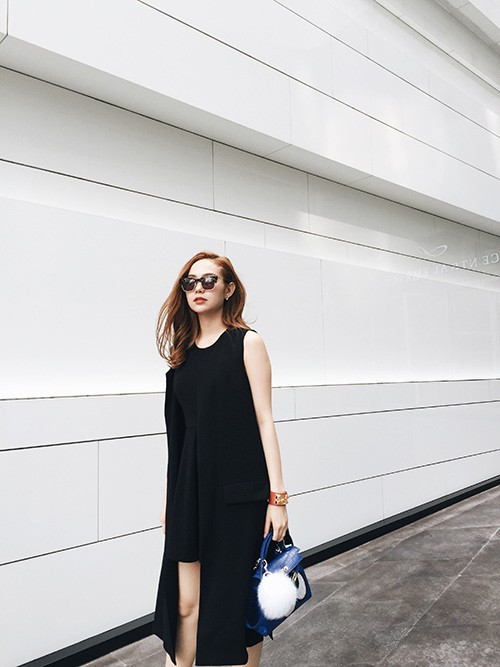 Minh Hằng sành điệu với cây đen xuống phố.