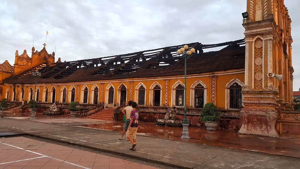 Nhà thờ Trung Lao được khởi công xây dựng năm 1888 và hoàn thành 10 năm sau đó, xây theo lối kiến trúc phương Tây kết hợp với kiến trúc truyền thống Việt Nam rất tỉ mỉ. Ảnh: Ngọc Đính.