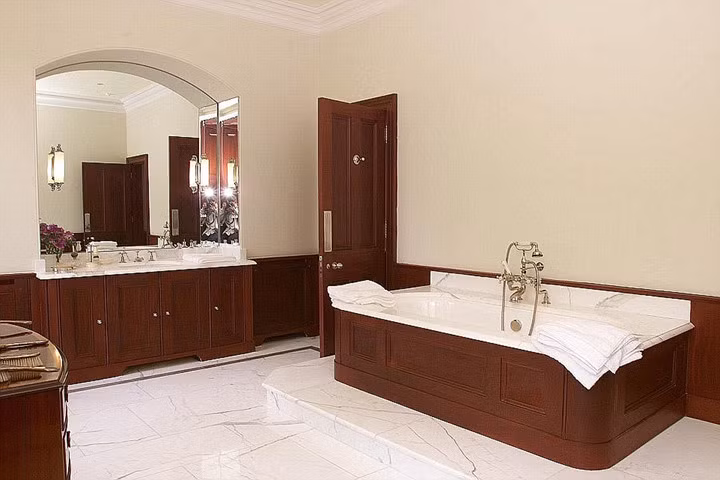 Nhà tắm hiện đại với không gian rộng, thoáng.