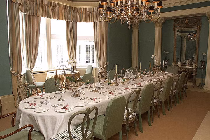 Phòng ăn rất rộng, đủ chỗ cho tiếp rất động khách.