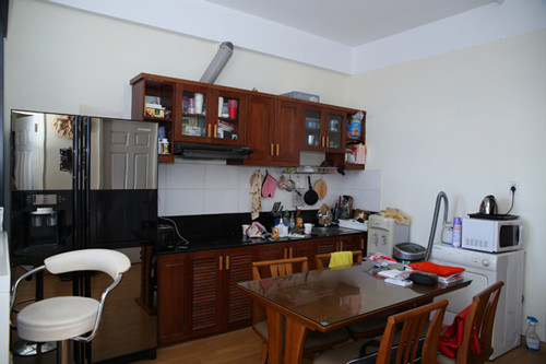 Phòng bếp và phòng ăn phù hợp cho gia đình ít người.