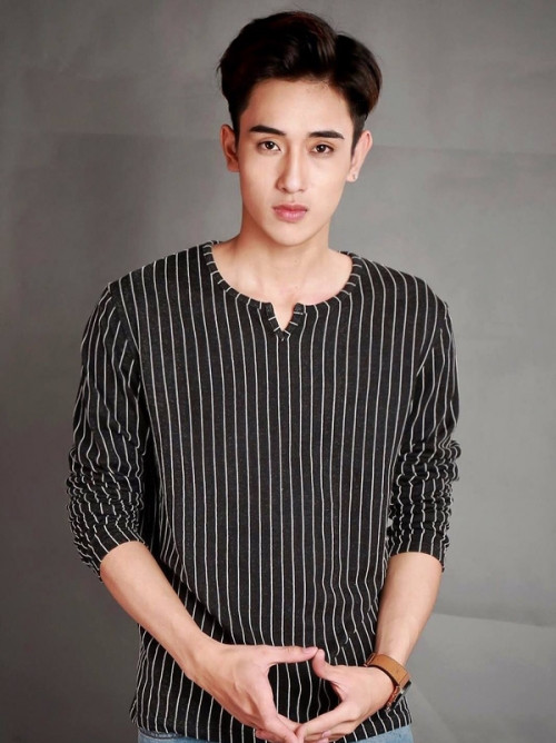 Hiện những hình ảnh về anh chàng điển trai vẫn đang thu hút sự chú ý của phái nữ.