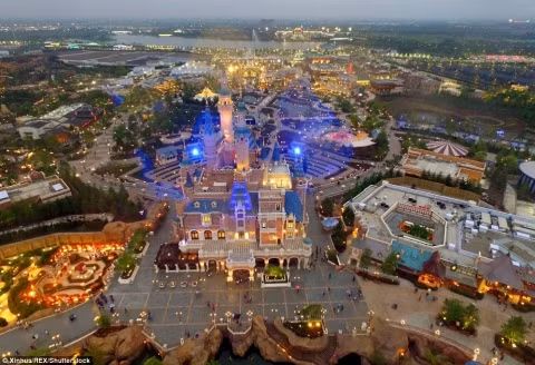 Disneyland Thượng Hải hứa hẹn là điểm du lịch hấp dẫn khách tham quan trong thời gian sắp tới.