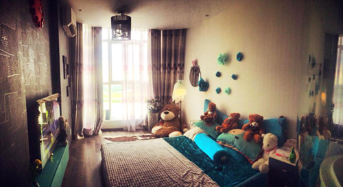 Phòng ngủ dễ thương của siêu mẫu tràn ngập thú bông.