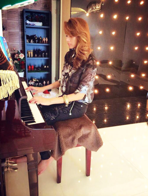 3. Võ Hoàng Yến Võ Hoàng Yến từng nổi tiếng là một siêu mẫu lạnh lùng trên sàn diễn. Tuy nhiên, ở ngoài đời, căn hộ của cô ngoài đời lại khá dễ thương và gần gũi.