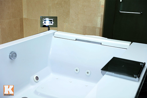 Bể sục nhập từ Đức.