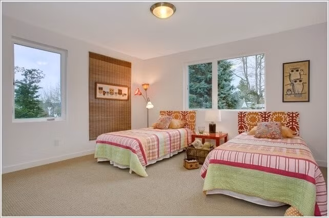 Bạn có thể treo bức tranh đã cùng con sáng tạo lên tường nhà, góc học tập hay phía đầu giường để phòng của bé thêm đáng yêu.