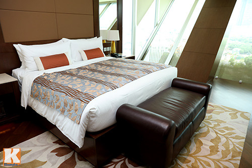 Phòng ngủ được đặt phía trong cùng của căn phòng. Cũng từ căn phòng này có thể nhìn quang cảnh Trung tâm Hội nghị Quốc gia.