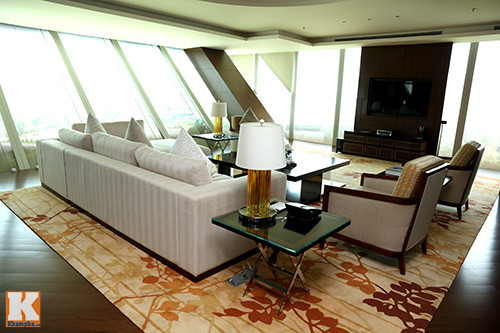 Phòng Tổng thống được trang bị 3 TV màn hình 47inch, đặt tại phòng ngủ, phòng khách và phòng làm việc.