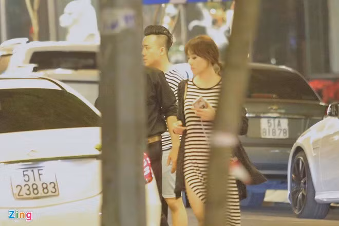 Trải qua một ngày bận rộn nhưng Trấn Thành và Hari Won vẫn không lộ vẻ mệt mỏi.