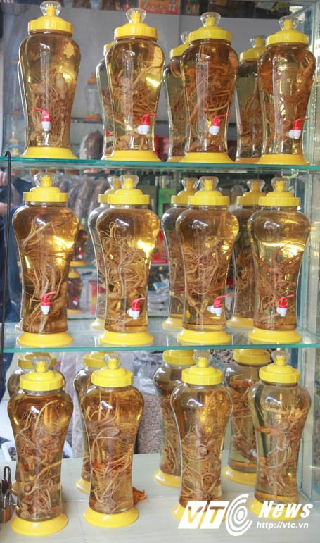 Thủ phủ châu Văn Sơn là thành phố Văn Sơn, cách biên giới Hà Giang 140km. Thành phố Văn Sơn nằm dưới thung lũng, với những tòa nhà chọc trời, rất ít cây cối. Trung tâm thành phố là chợ tam thất lớn nhất thế giới. Theo một người bán hàng, thì khu chợ này phải rộng vài chục héc-ta, đi cả ngày không hết, và bán một thứ duy nhất là tam thất.